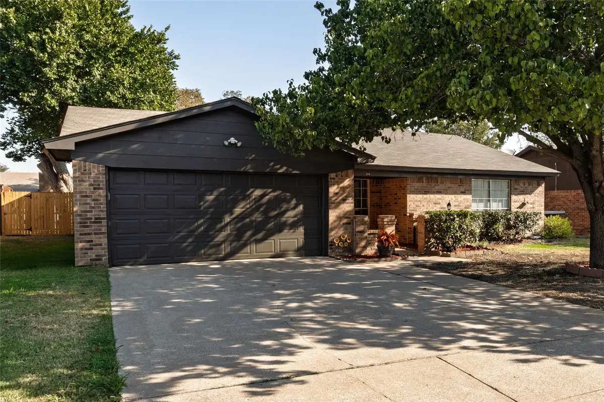 304 Cambridge Drive, Saginaw, TX 76179 - #1