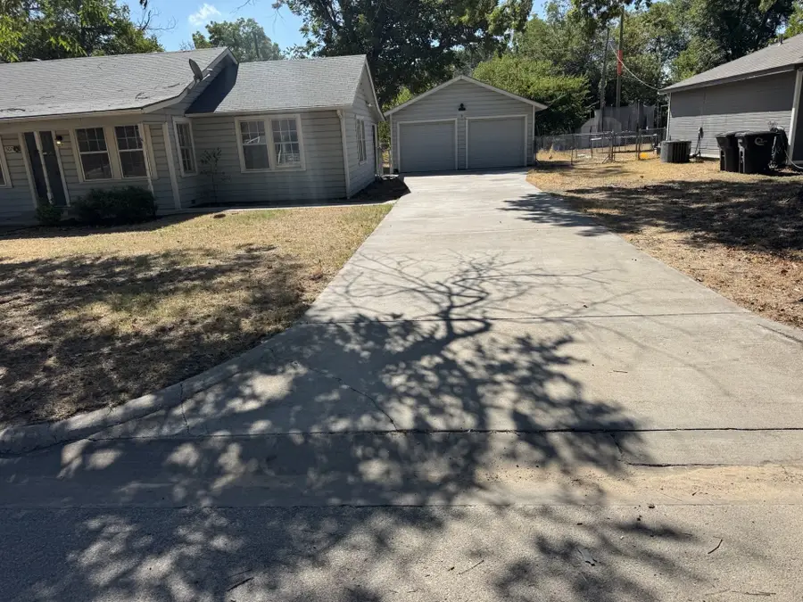 507 Poindexter Avenue, Cleburne, TX 76033 - #3