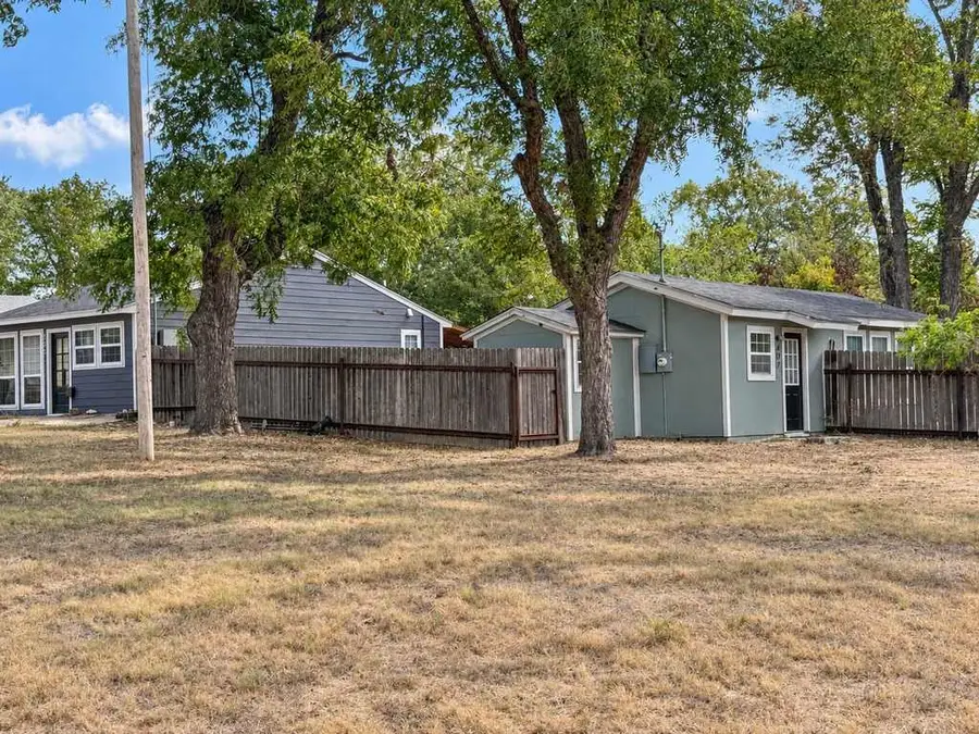 405 S 6th Street, Gatesville, TX 76528 - #2