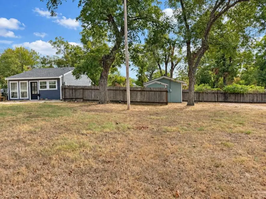 405 S 6th Street, Gatesville, TX 76528 - #3