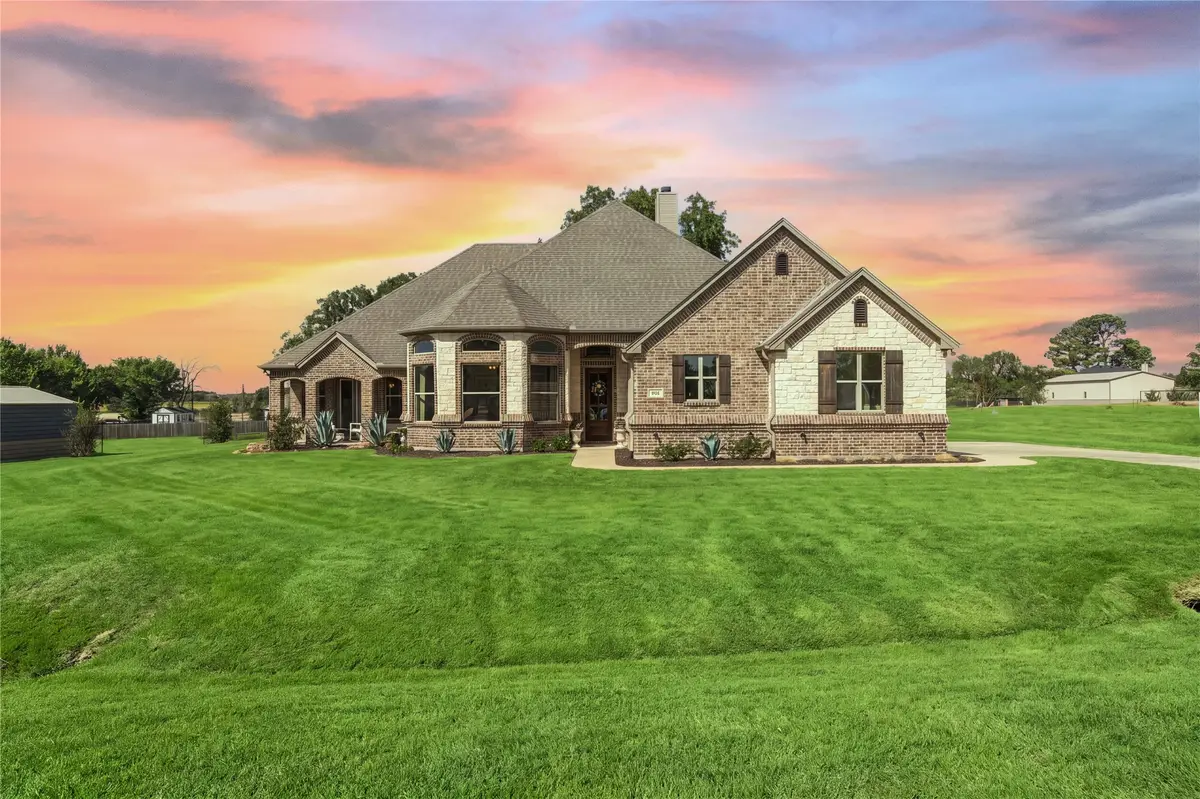 111 Eagle Point N, Azle, TX 76020 - #1