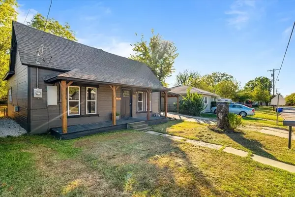 306 Hall Street, Whitesboro, TX 76273