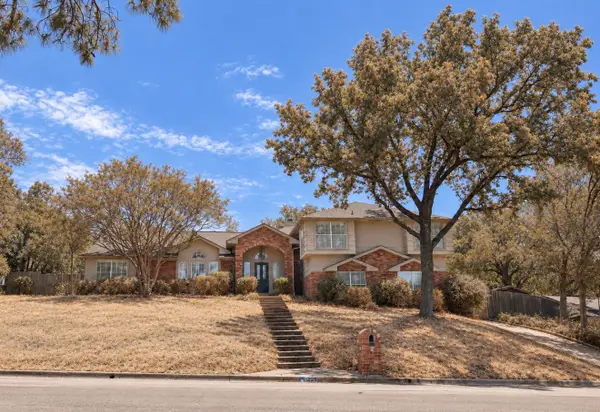 3209 Woodford Drive, Arlington, TX 76013