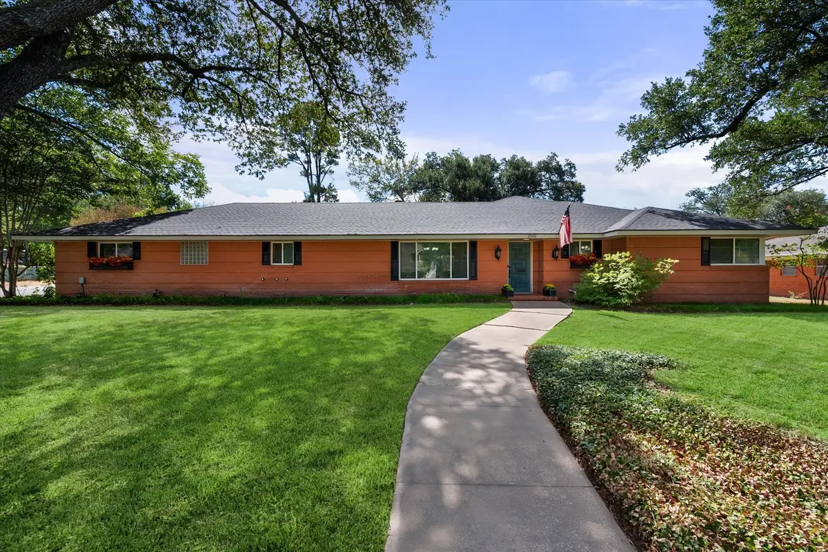 2001 W Park Avenue, Corsicana, TX 75110 - #1