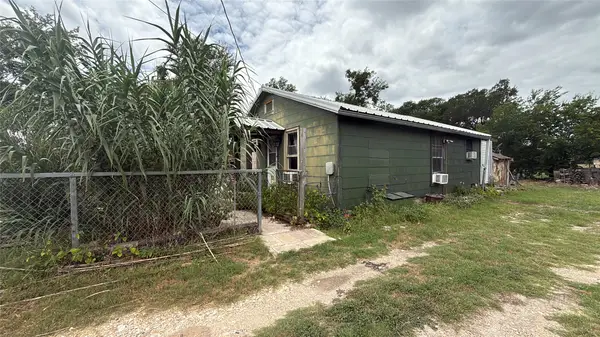 377 Tom Sawyer Street, Evant, TX 76525