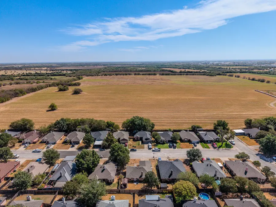 204 Troxell Boulevard, Rhome, TX 76078 - #2