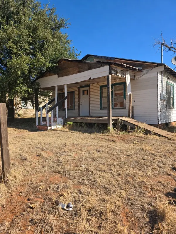205 Bell Street, Sweetwater, TX 79556