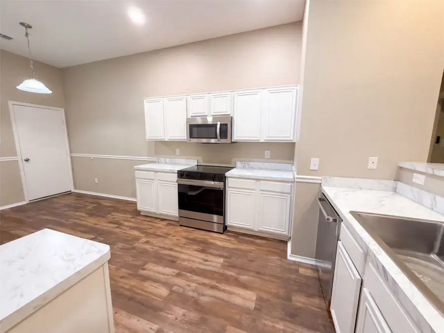 809 Canyon Cove Drive, Burleson, TX 76028 - #2