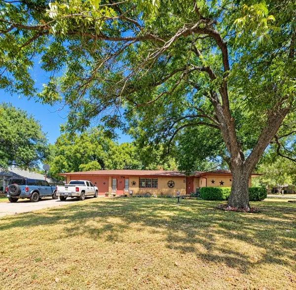 800 Kerry Lane, Azle, TX 76020