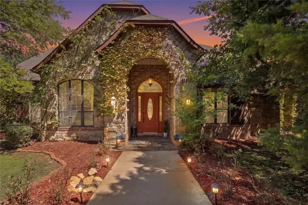 2050 E Oak Shores Drive, Cross Roads, TX 76227