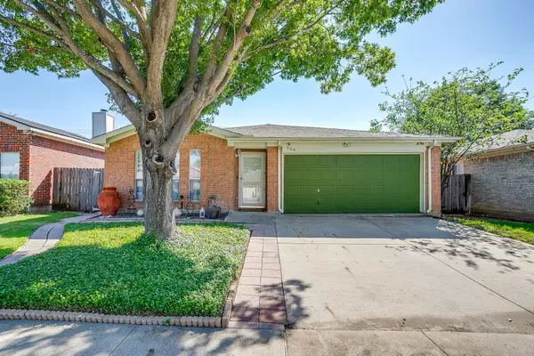 704 Charles City Drive, Arlington, TX 76018
