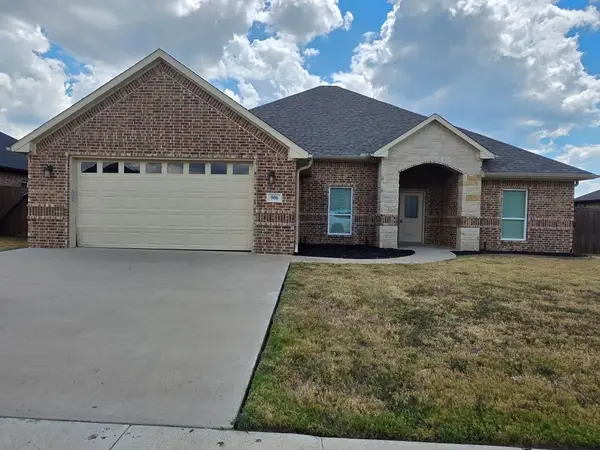 906 Stone Meadow Drive, Mabank, TX 75147
