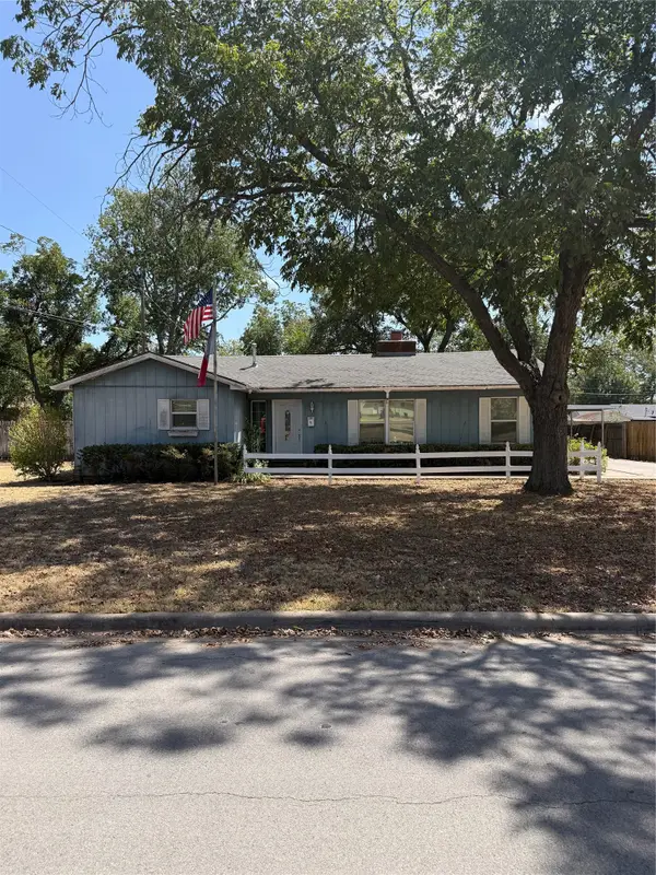 1101 W Chambers Street, Cleburne, TX 76033