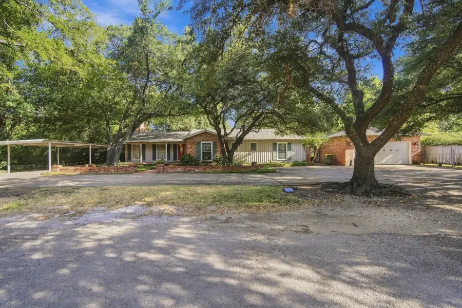 1107 E Walnut Street, Hillsboro, TX 76645 - #2