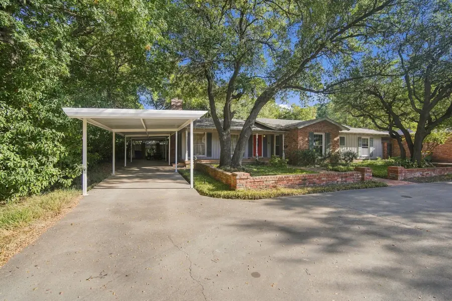 1107 E Walnut Street, Hillsboro, TX 76645 - #3