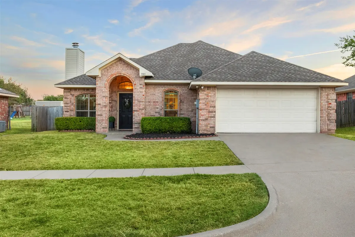 903 E Burnett Street, Ennis, TX 75119 - #1