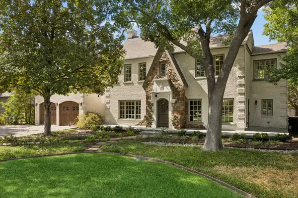 8319 Forest Hills Boulevard, Dallas, TX 75218