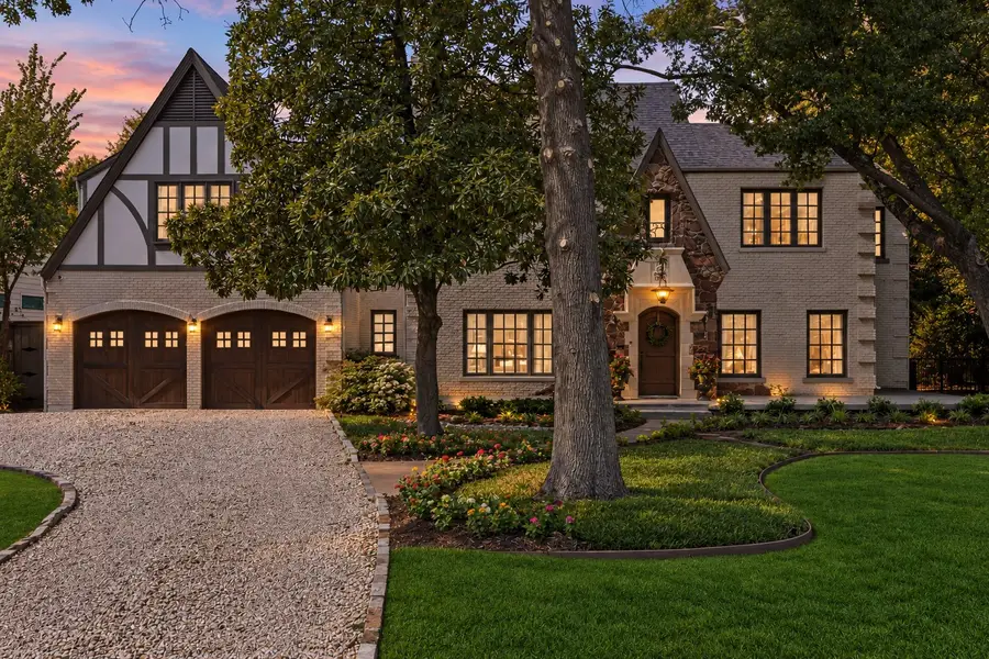 8319 Forest Hills Boulevard, Dallas, TX 75218 - #2