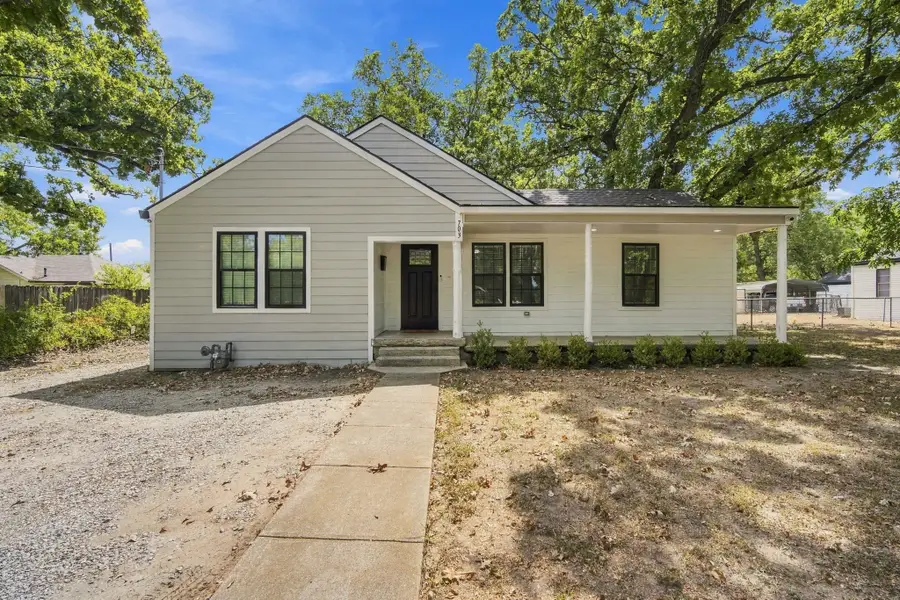 703 W Milam Street, Ennis, TX 75119 - #2