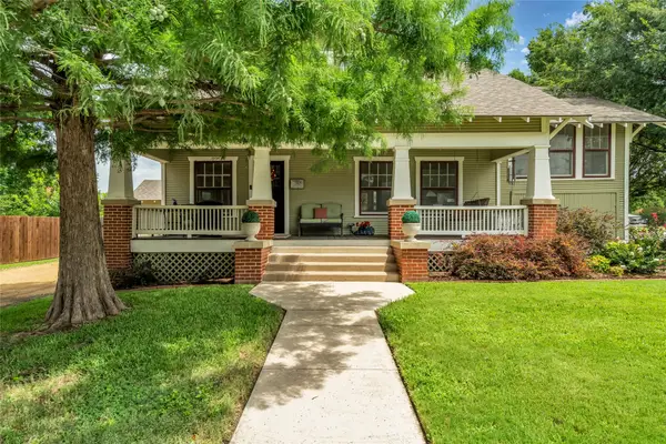 300 W College Street, Grapevine, TX 76051