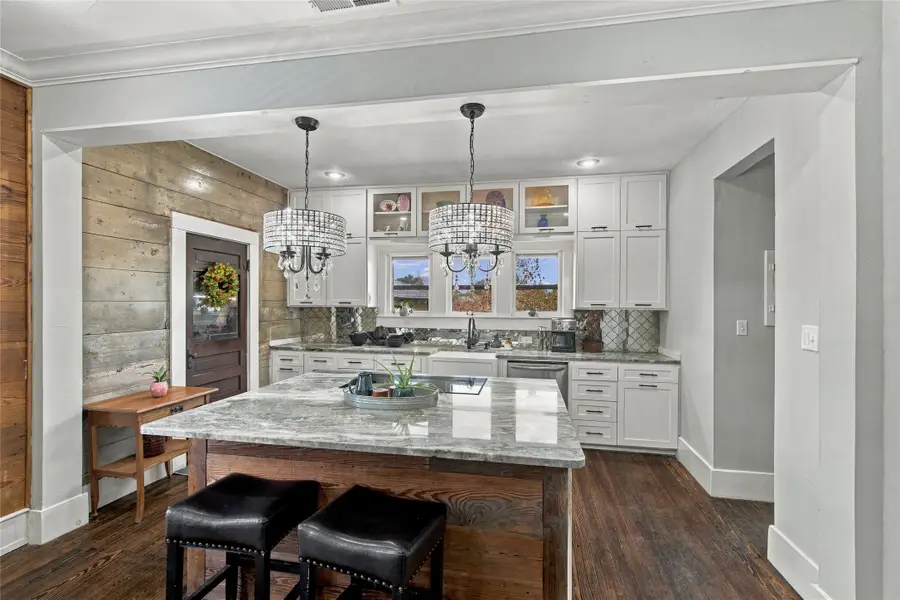 300 W College Street, Grapevine, TX 76051 - #2