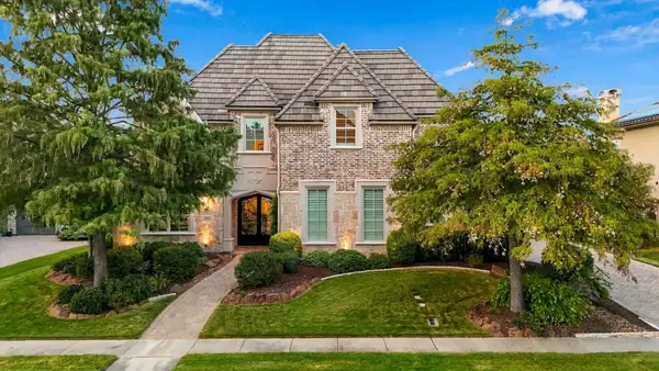 627 Lake Point Drive, Irving, TX 75039