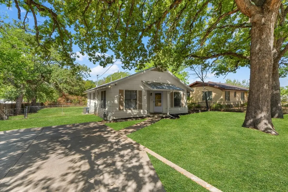 1309 N Elm Street, Weatherford, TX 76086 - #1