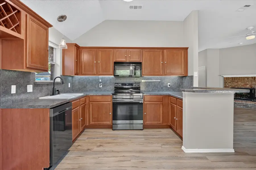 912 Cole Avenue, Denton, TX 76208 - #2