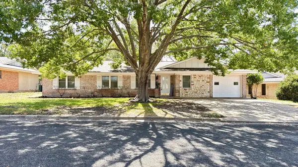 2512 Lowrey Drive, Gatesville, TX 76528