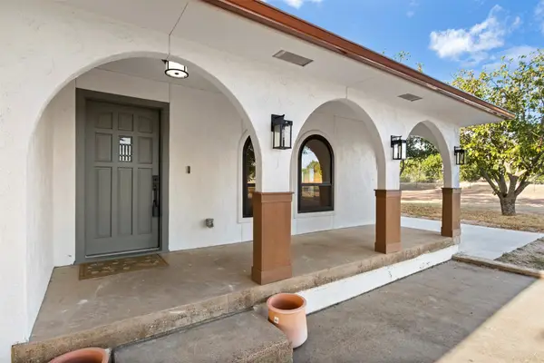 360 Rockett Lane, Pecan Hill, TX 75154