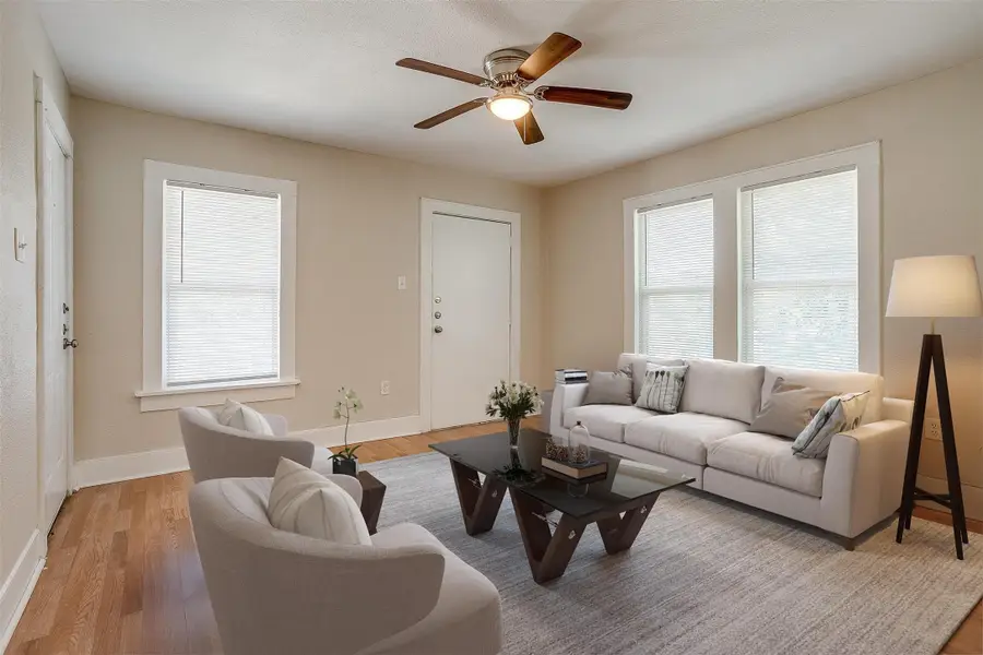 1016 E Arlington Avenue, Fort Worth, TX 76104 - #2