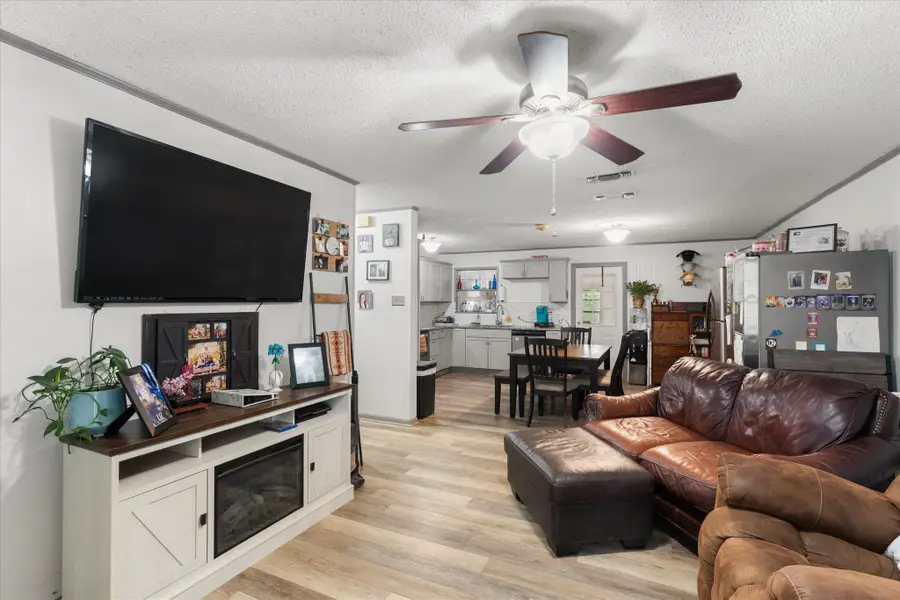 402 E Cook Street, Eustace, TX 75124 - #3