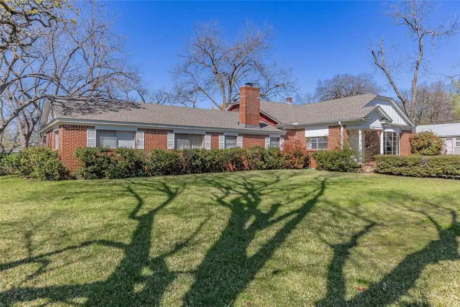220 N Holly, Sherman, TX 75092 - #2