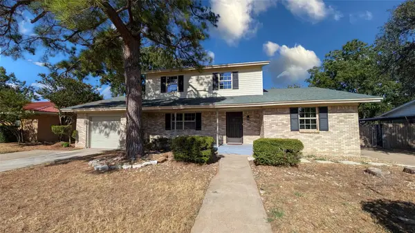 1105 S Ridgeway Drive, Cleburne, TX 76033