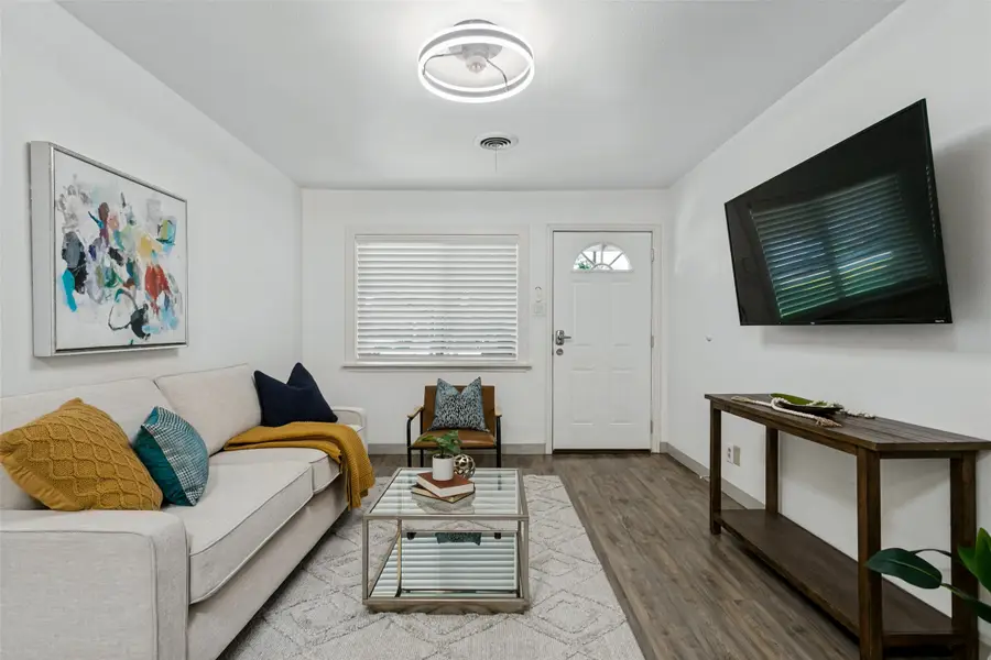 403 E Franklin Street #A, Grapevine, TX 76051 - #3