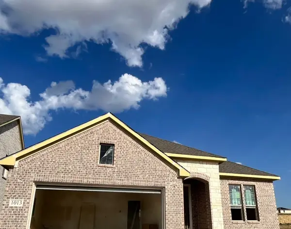 1013 Pecan Tree Lane, Fort Worth, TX 76108