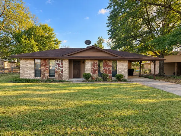 225 Elizabeth Lane, Blossom, TX 75416