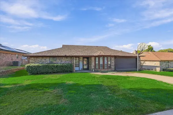 932 Clear View, Bedford, TX 76021