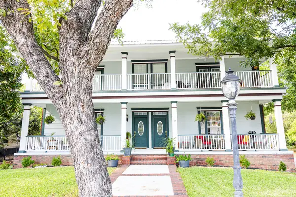 300 & 302 W Spring Street, Weatherford, TX 76086