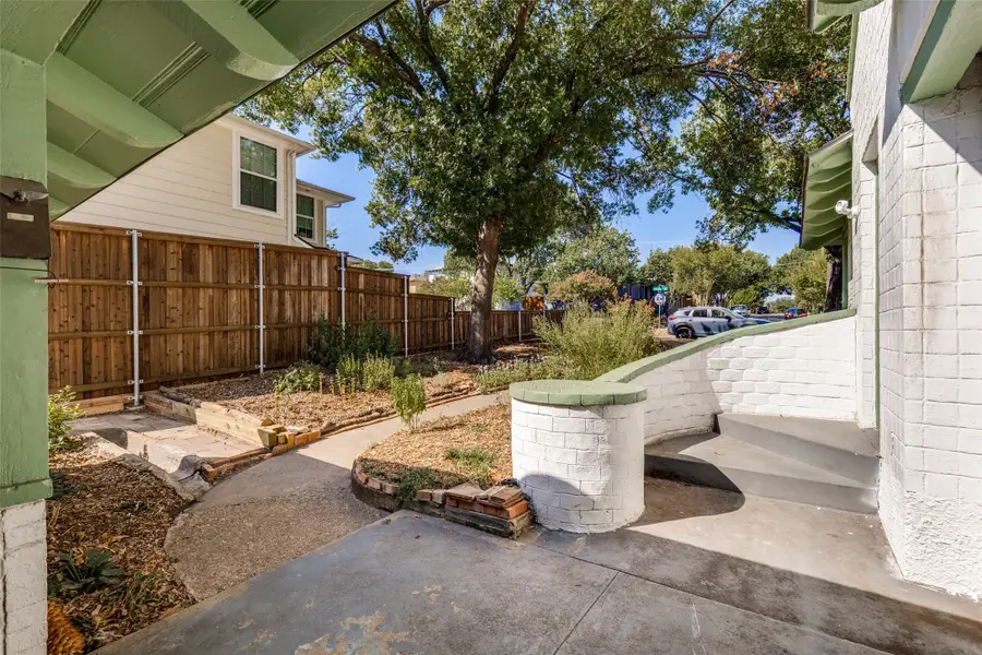 422 N Montreal Avenue, Dallas, TX 75208 - #2