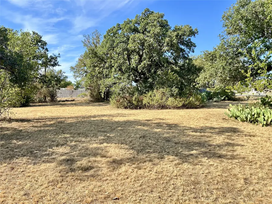2406 Avenue D, Brownwood, TX 76801 - #2