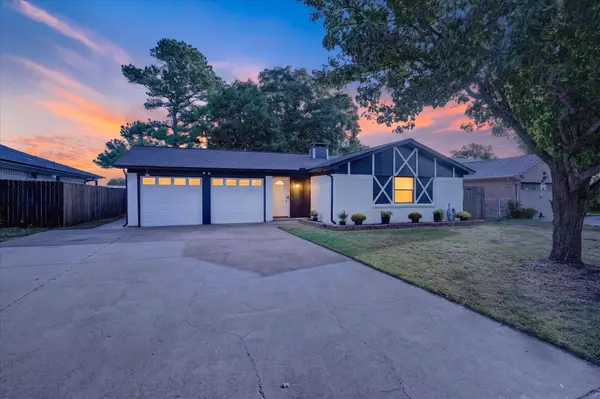 728 Douglas Street, Burleson, TX 76028