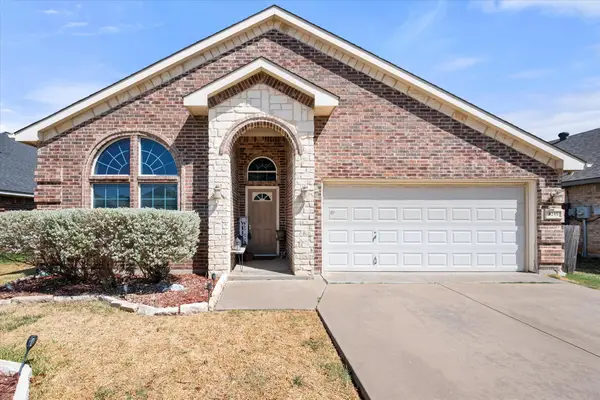 8249 Winter Falls Trail, Fort Worth, TX 76053