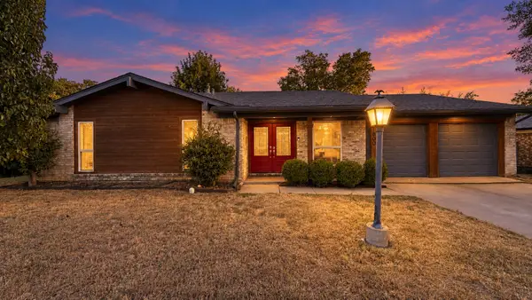1800 Lexington Place, Bedford, TX 76022