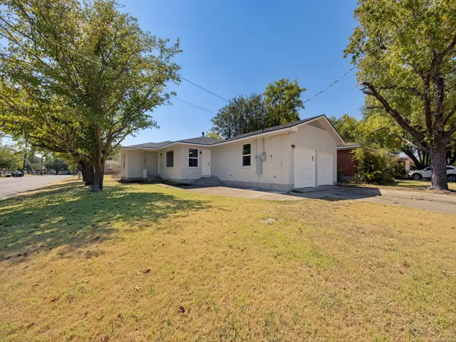 400 W Anita Street, Sherman, TX 75092 - #2