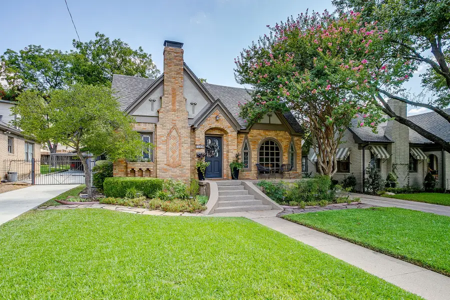 2209 Tremont Avenue, Fort Worth, TX 76107 - #2