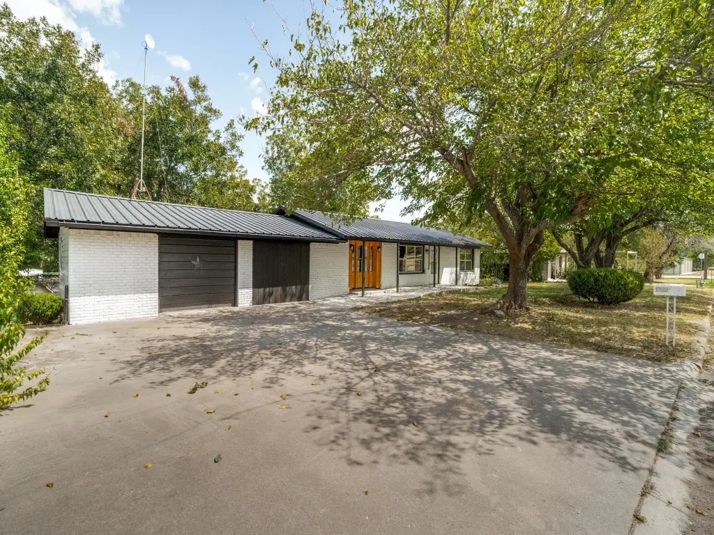 107 N Avenue P, Clifton, TX 76634 - #1