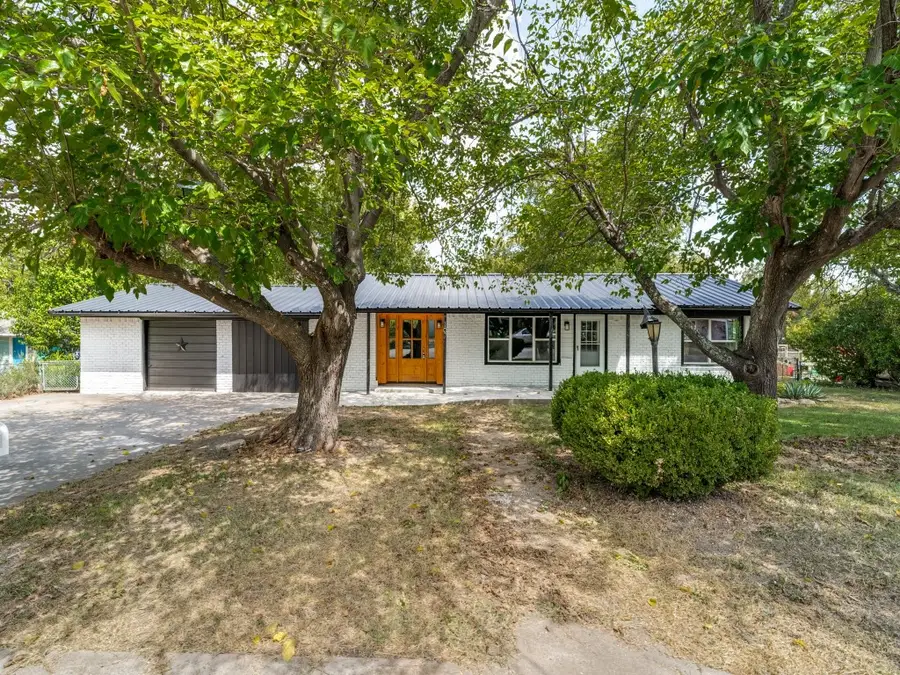 107 N Avenue P, Clifton, TX 76634 - #2