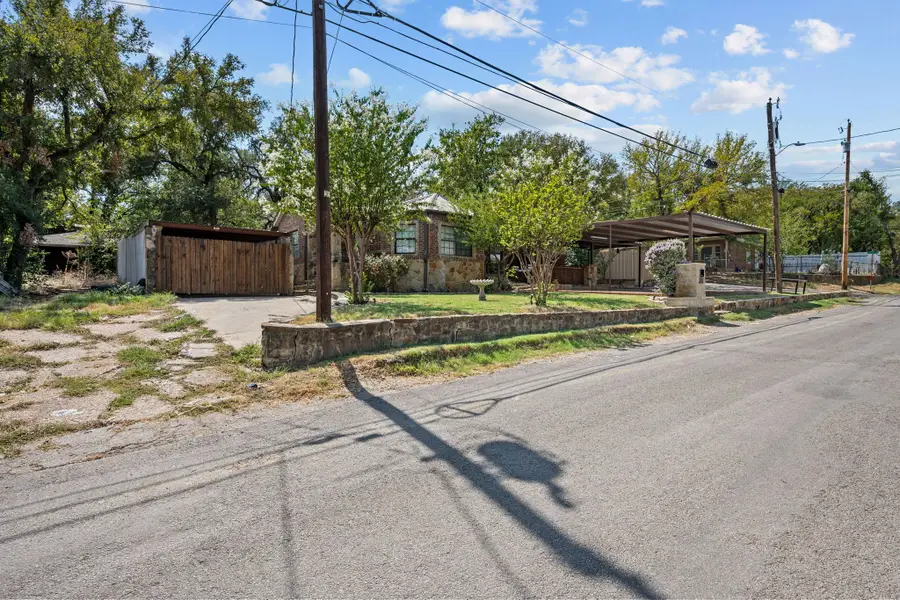 602 SE 18th Street, Mineral Wells, TX 76067 - #2