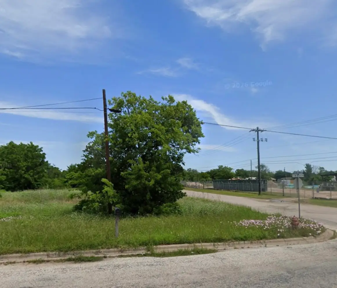 507 W. Houston, Giddings, TX 78942 - #1